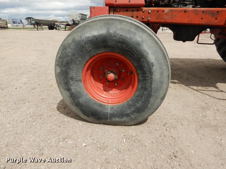 image for item DG5763 International 1468 tractor