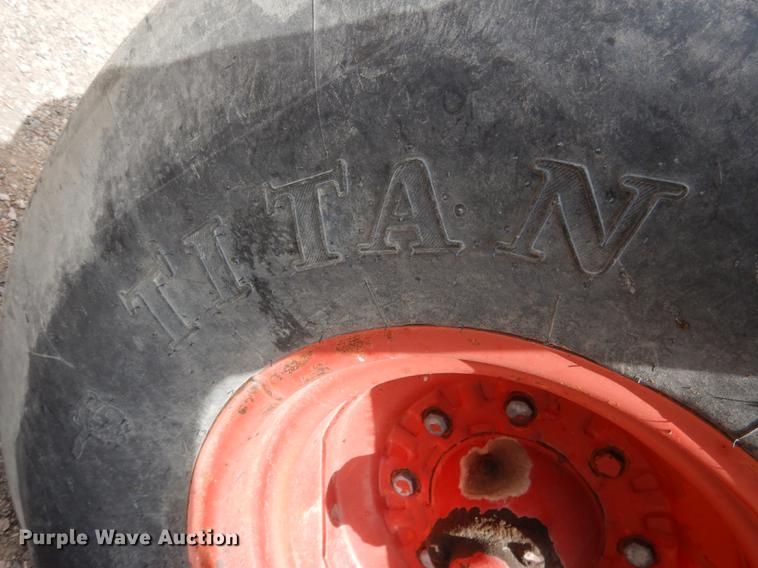 image for item DG5763 International 1468 tractor