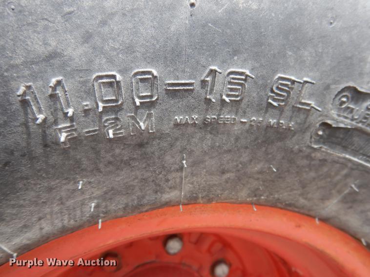 image for item DG5763 International 1468 tractor