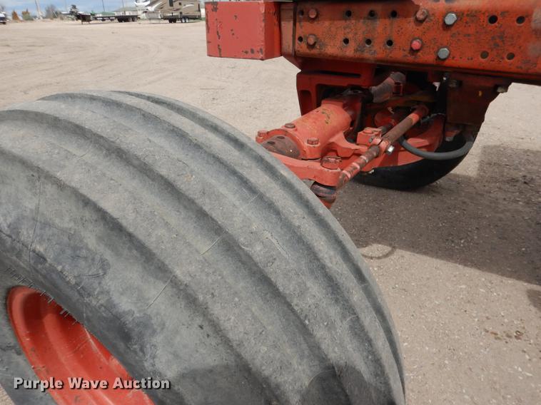 image for item DG5763 International 1468 tractor