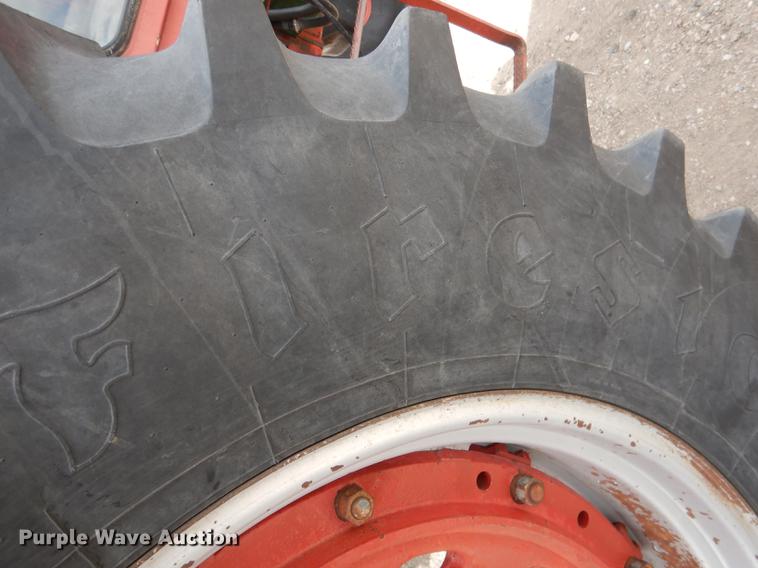 image for item DG5763 International 1468 tractor