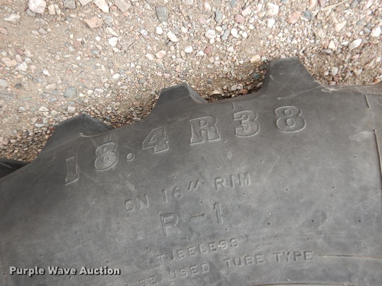 image for item DG5763 International 1468 tractor