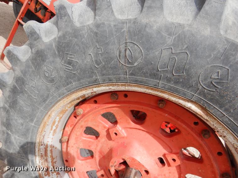 image for item DG5763 International 1468 tractor