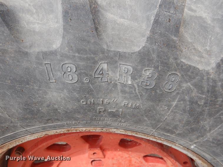 image for item DG5763 International 1468 tractor