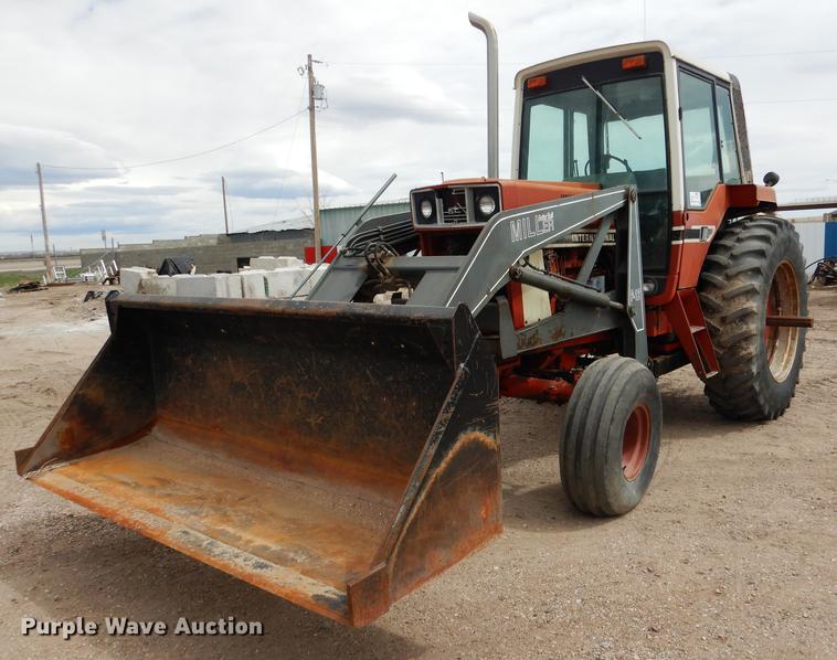 image for item DG5764 1980 International 1086 tractor