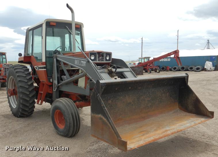image for item DG5764 1980 International 1086 tractor
