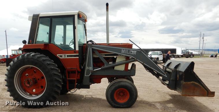 image for item DG5764 1980 International 1086 tractor