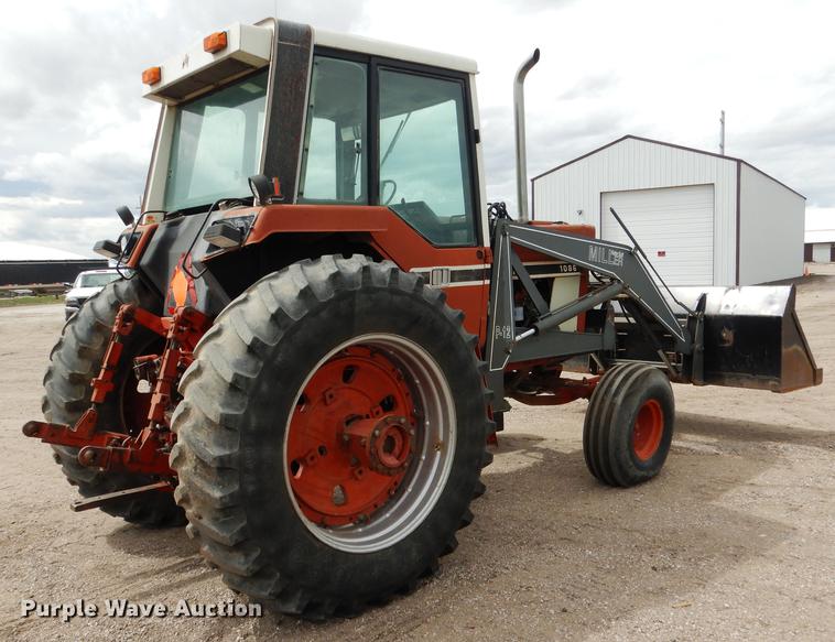 image for item DG5764 1980 International 1086 tractor