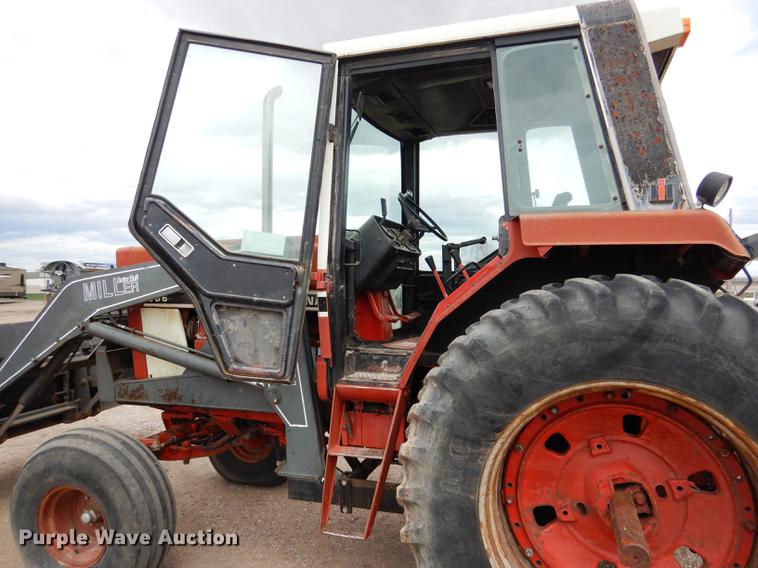 image for item DG5764 1980 International 1086 tractor