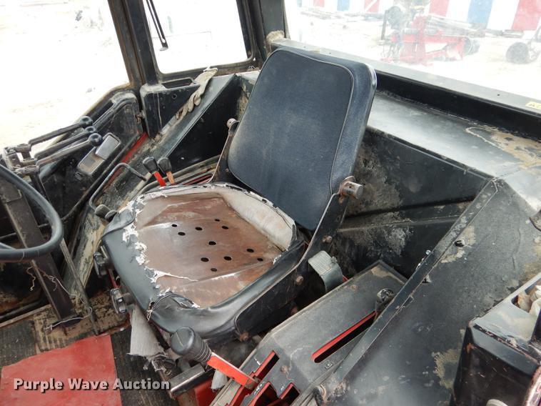 image for item DG5764 1980 International 1086 tractor