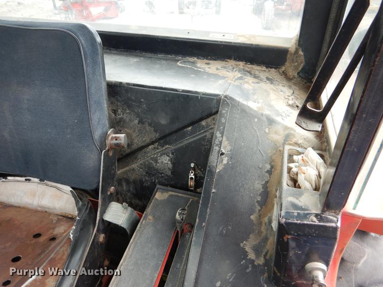 image for item DG5764 1980 International 1086 tractor