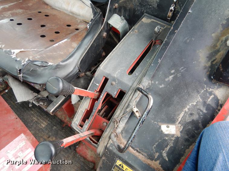 image for item DG5764 1980 International 1086 tractor