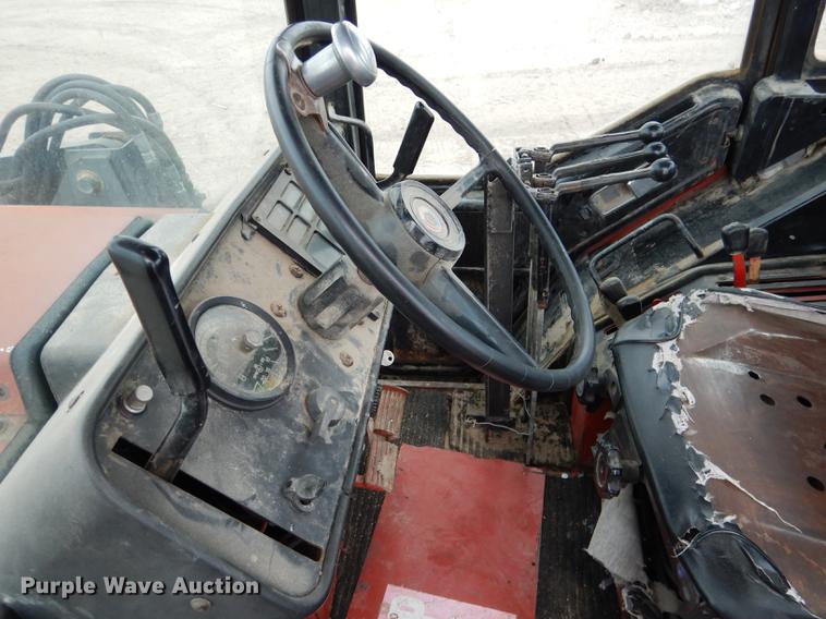 image for item DG5764 1980 International 1086 tractor