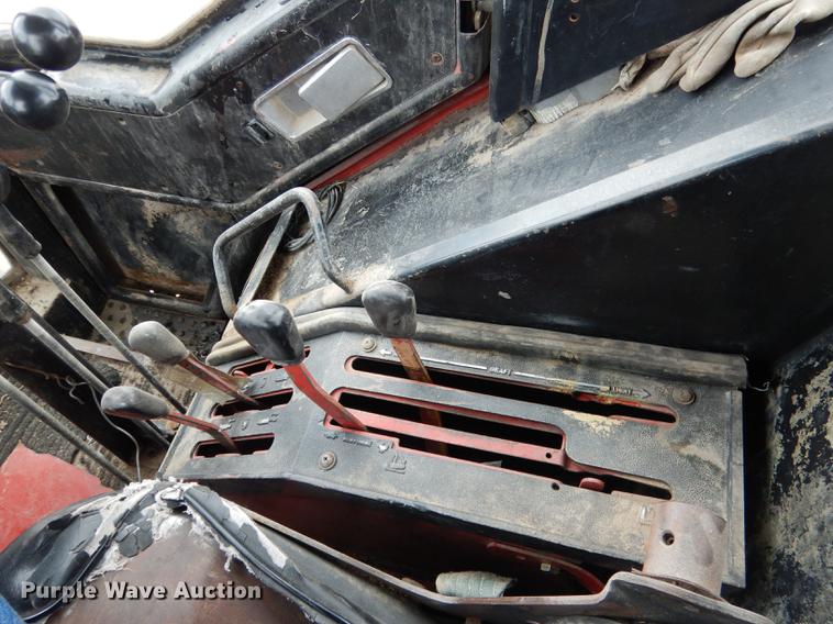 image for item DG5764 1980 International 1086 tractor