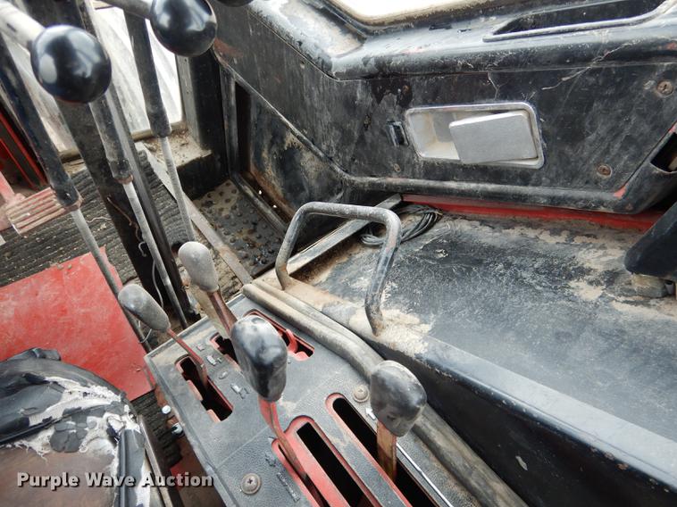 image for item DG5764 1980 International 1086 tractor