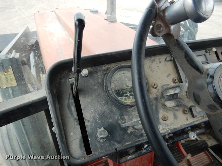 image for item DG5764 1980 International 1086 tractor