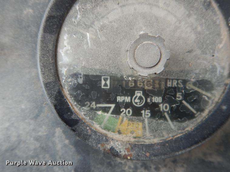 image for item DG5764 1980 International 1086 tractor