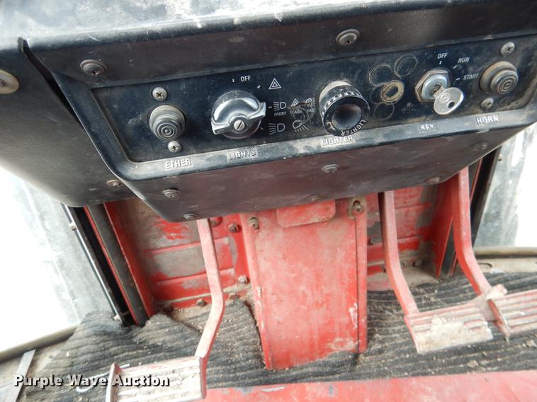 image for item DG5764 1980 International 1086 tractor