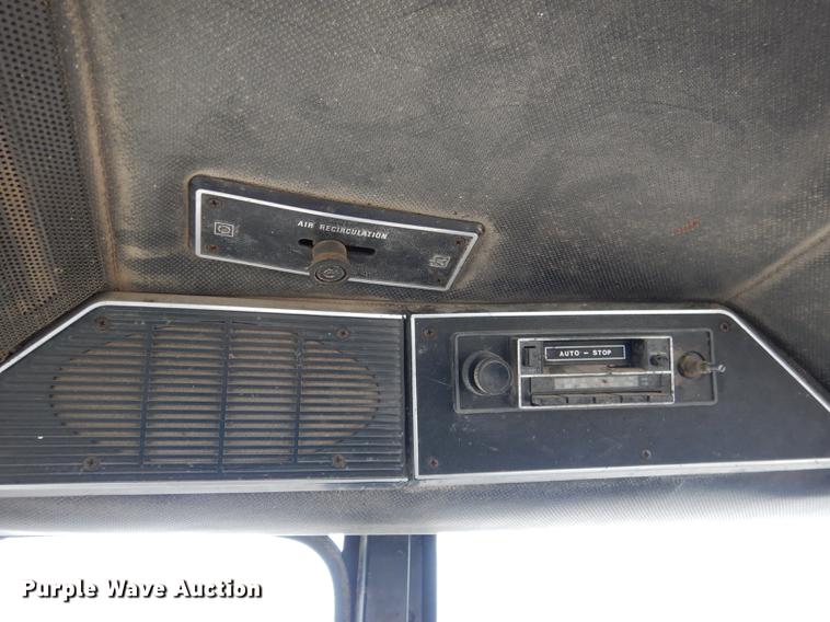 image for item DG5764 1980 International 1086 tractor