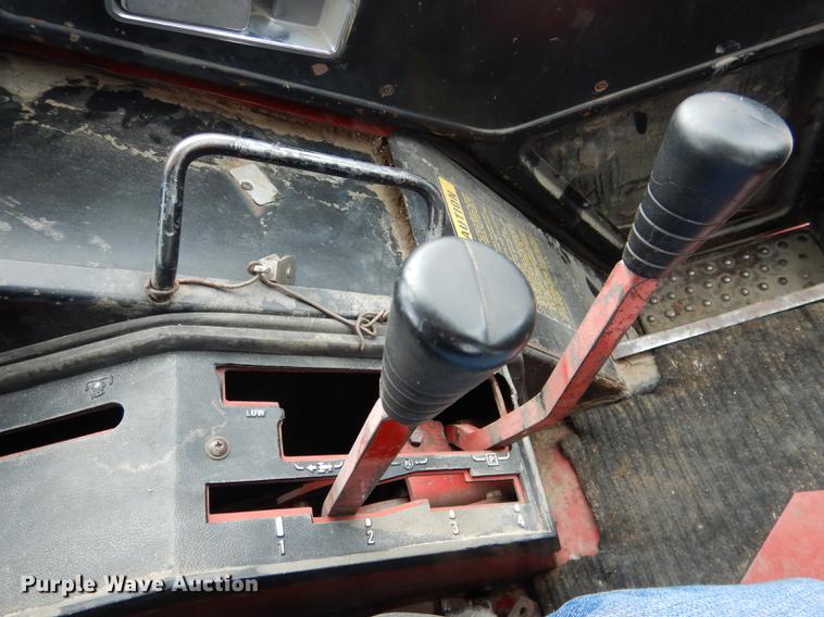 image for item DG5764 1980 International 1086 tractor