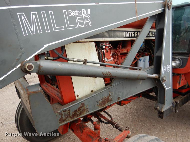 image for item DG5764 1980 International 1086 tractor