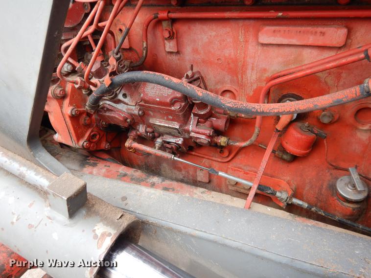 image for item DG5764 1980 International 1086 tractor