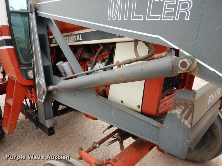 image for item DG5764 1980 International 1086 tractor