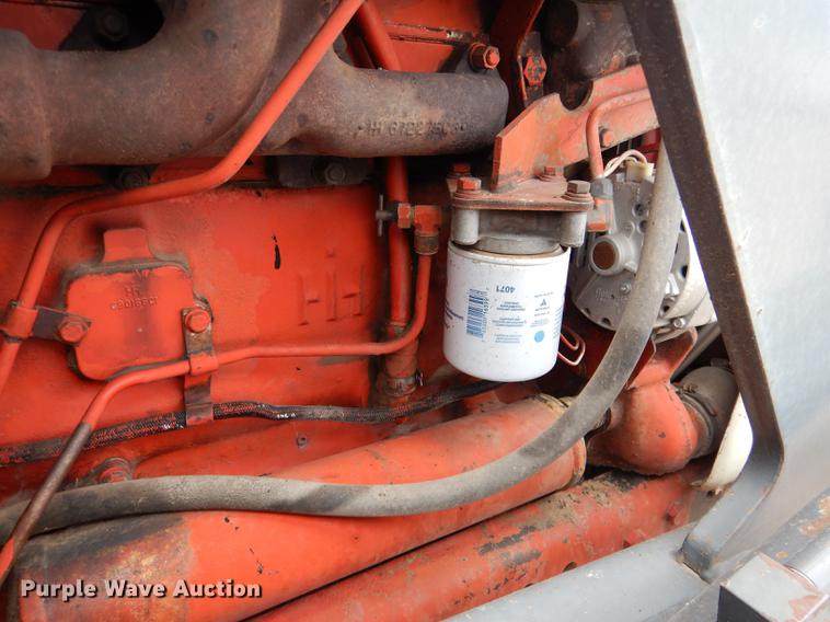 image for item DG5764 1980 International 1086 tractor