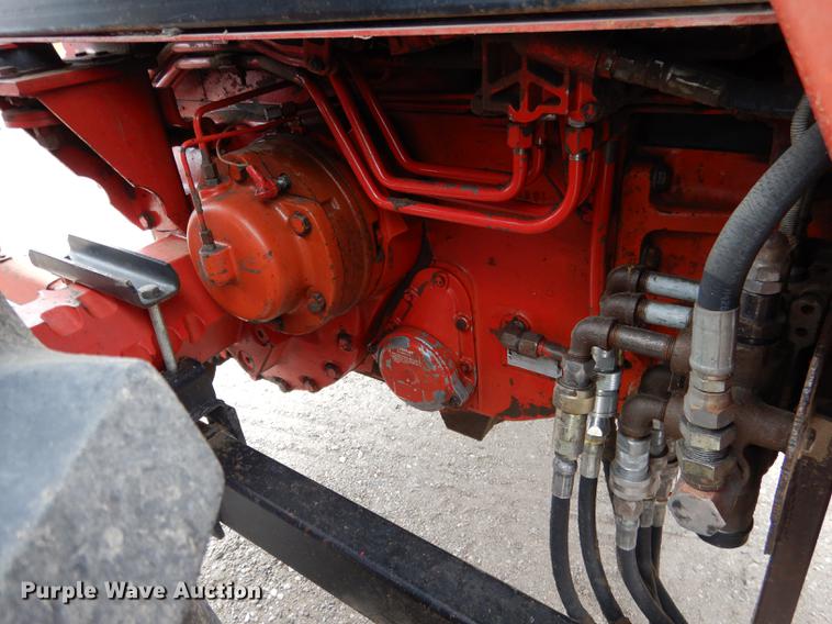 image for item DG5764 1980 International 1086 tractor