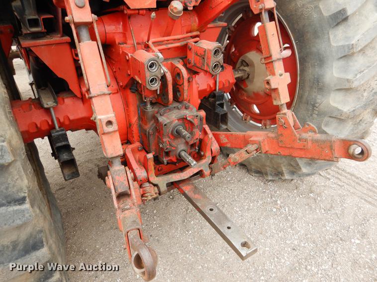 image for item DG5764 1980 International 1086 tractor