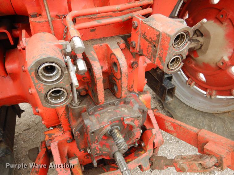 image for item DG5764 1980 International 1086 tractor