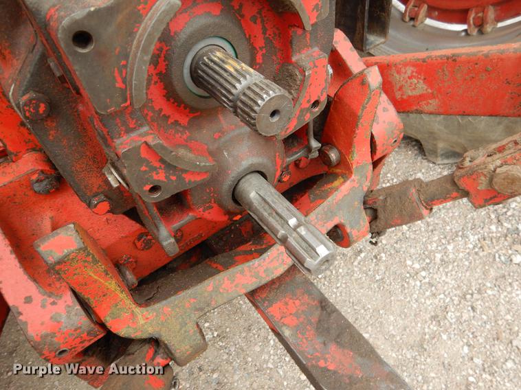 image for item DG5764 1980 International 1086 tractor