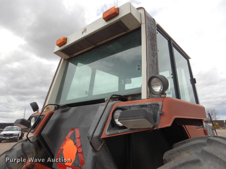 image for item DG5764 1980 International 1086 tractor