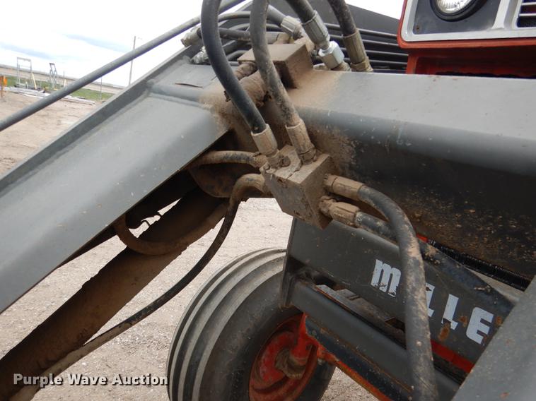 image for item DG5764 1980 International 1086 tractor