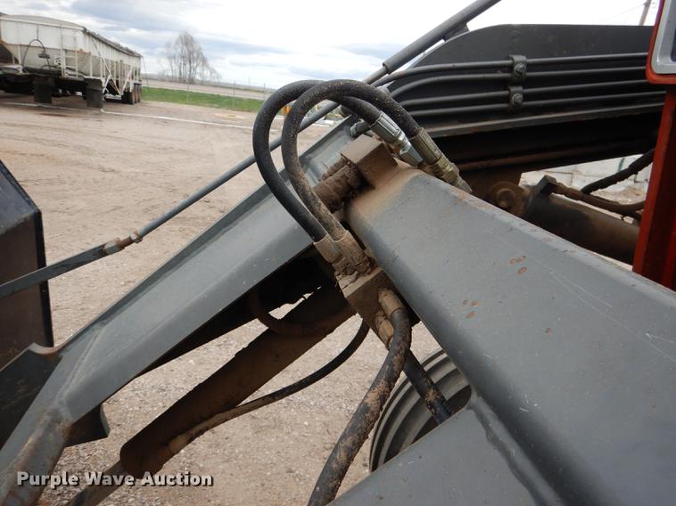 image for item DG5764 1980 International 1086 tractor