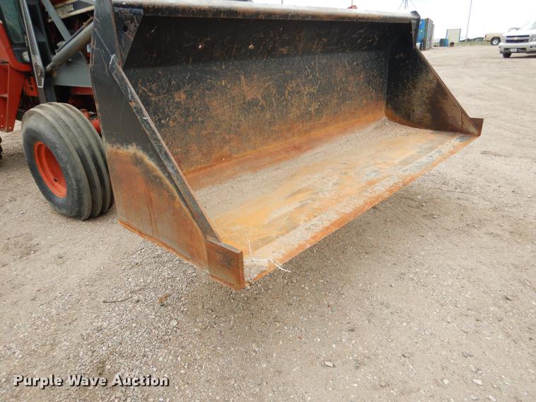 image for item DG5764 1980 International 1086 tractor