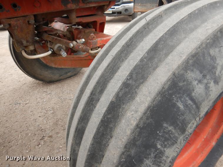 image for item DG5764 1980 International 1086 tractor