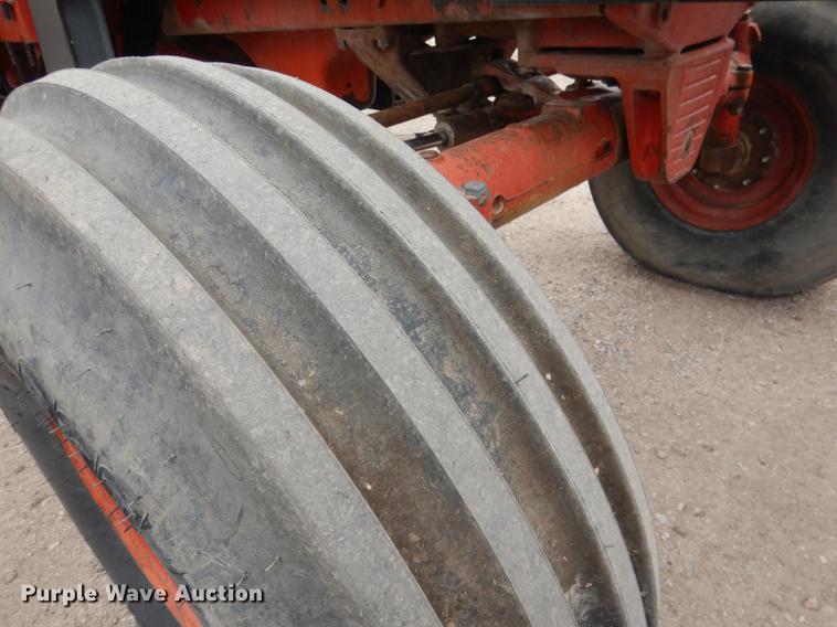 image for item DG5764 1980 International 1086 tractor