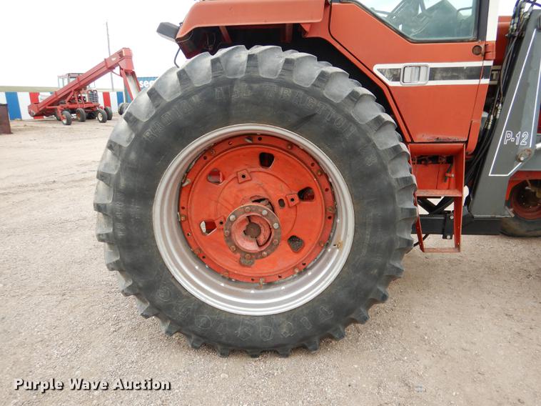 image for item DG5764 1980 International 1086 tractor