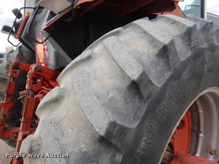 image for item DG5764 1980 International 1086 tractor