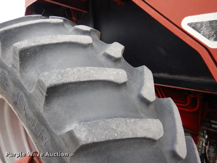 image for item DG5764 1980 International 1086 tractor