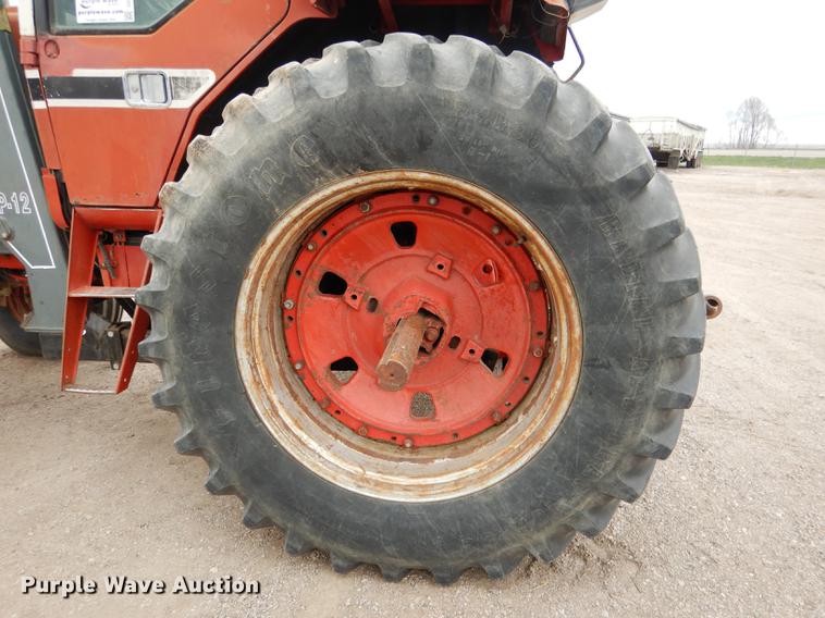 image for item DG5764 1980 International 1086 tractor