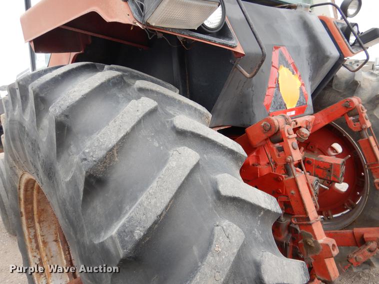 image for item DG5764 1980 International 1086 tractor