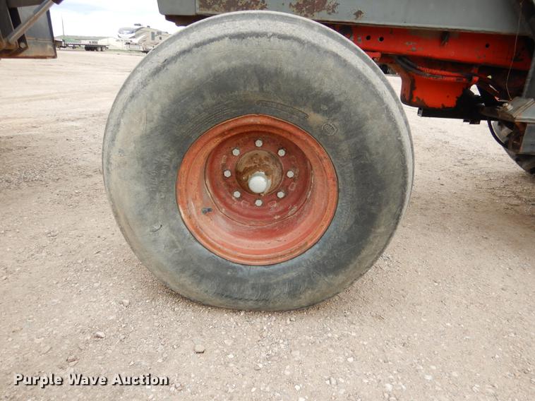 image for item DG5764 1980 International 1086 tractor