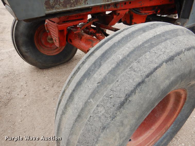 image for item DG5764 1980 International 1086 tractor