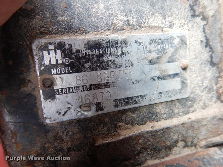 image for item DG5764 1980 International 1086 tractor