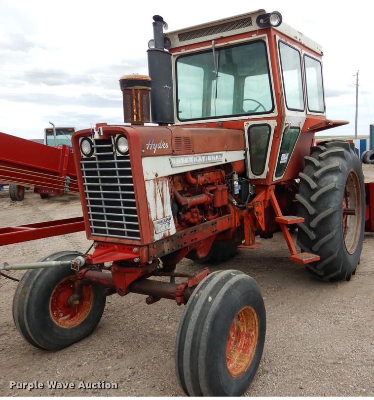 image for item DG5766 International 1026 tractor