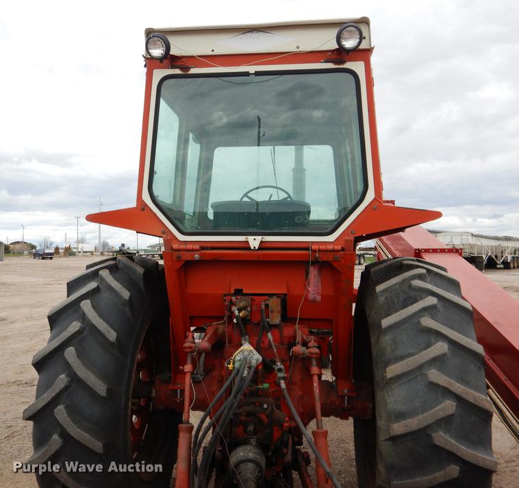 image for item DG5766 International 1026 tractor