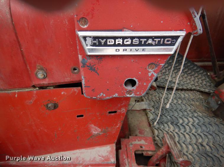 image for item DG5766 International 1026 tractor