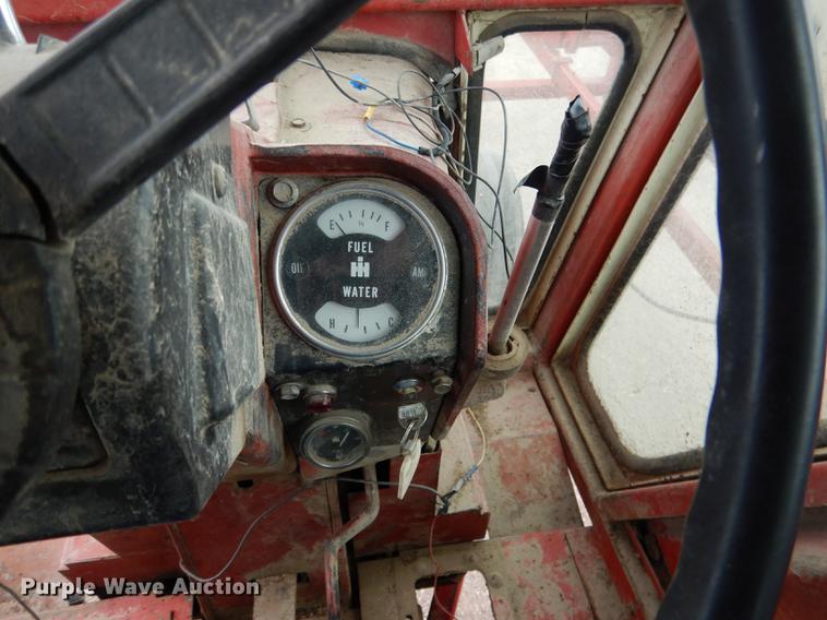 image for item DG5766 International 1026 tractor